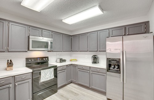 North Central Carrollton House | Pet-Friendly Carrollton Home w/ Fenced Backyard!