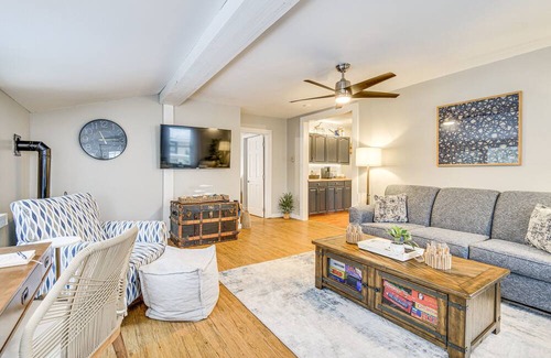 Wolcott Cottage | Cozy East Bay Cottage - Walk to Chimney Bluffs!