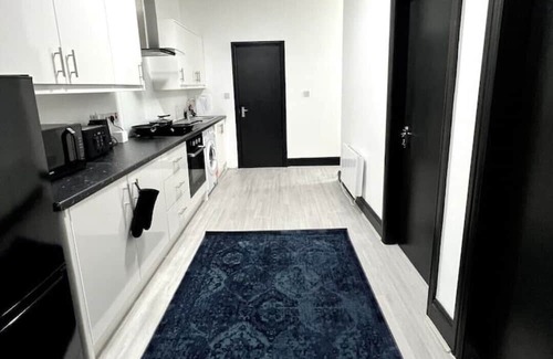 Sheldon Apartment | Stylish Stay 10 mins from NEC, HS2 & BHX Airport