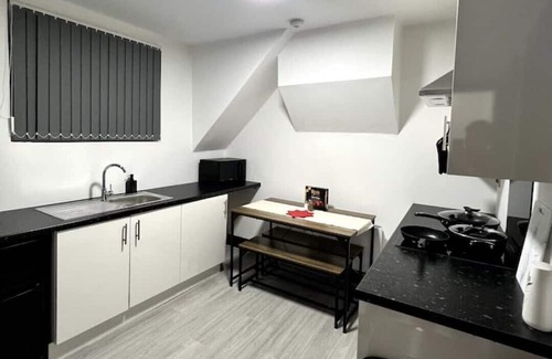 Sheldon Apartment | Stylish Stay 10 mins from NEC, HS2 & BHX Airport