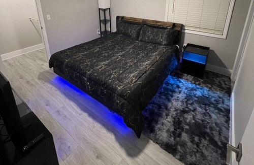 East Forest Apartment | Cozy LED Getaway 10 mins from Downtown Charlotte. 2 King Sized Beds 2 Full Bath.