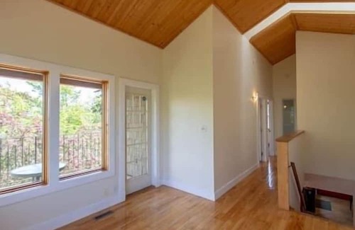 Hinton House | Air Conditioned 5-Br/3-Ba | Private Pool & Hot Tub | Pool Table & Home Theatre