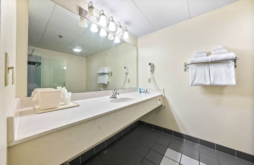 Put-in-Bay House | Family Suite at Bayshore Resort Put-in-Bay