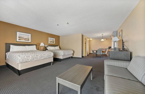 Put-in-Bay House | Family Suite at Bayshore Resort Put-in-Bay