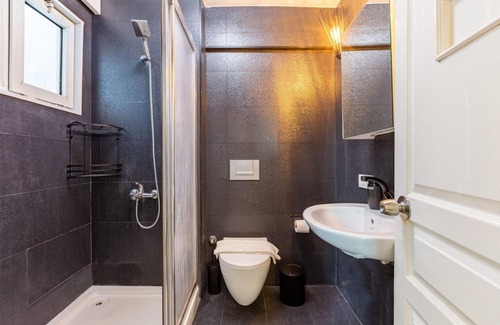 Osmanbey Apartment | Central and Chic Flat on Rumeli Street, Nisantasi