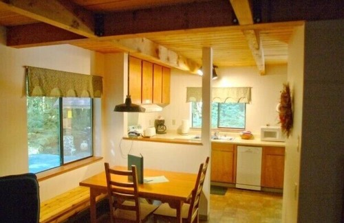 Maple Falls House | Mt. Baker Lodging Cabin 67 - Sleeps 5!