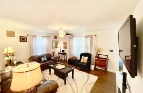 Rosedale House | Awesome Walkable Westwood area Quite Comfy Home!