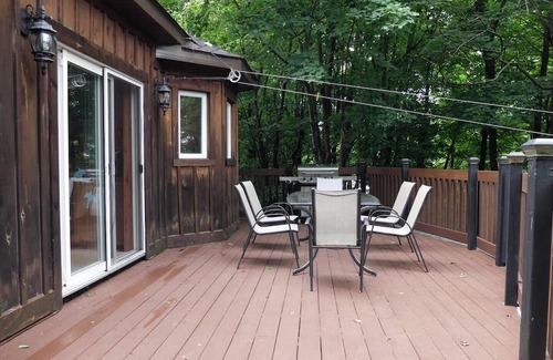 Gooderham Cottage | Spacious Cottage on the shores of Contau Lake