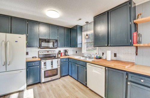 Franklin House | Pet-Friendly Otto Home - Fire Pit & Mountain Views