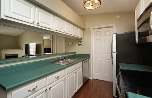Roselawn Finance Condo | Beautifully furnished 2BR in a quiet cove in the heart of Cincinnati.