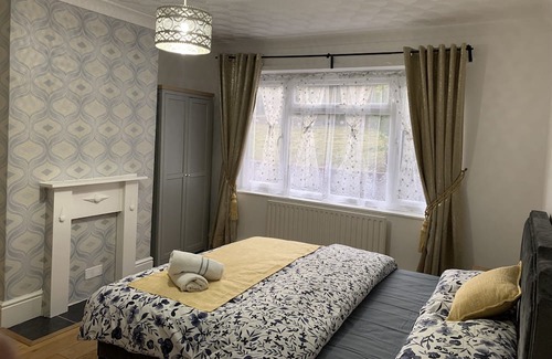 Farnham Apartment | Luxury Two Bed Deluxe Maisonette