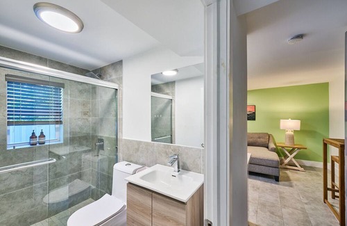 Parkside Apartment | Tropical Bungalow in Hollywood Beach, w/ KING BED!