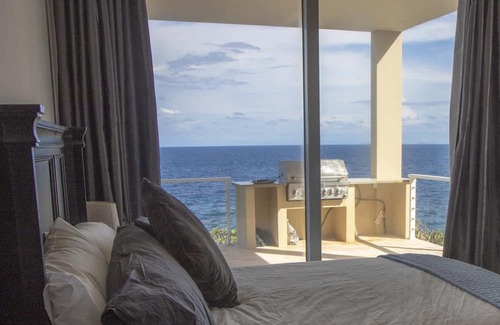 Bouvet Island House | Stunning 3 bdrm oceanfront home w/ Infinity Pool in exclusive Lighthouse Estates