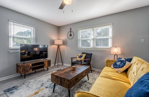 East Raleigh House | The Blue Bird, newly renovated modern home close to downtown Raleigh