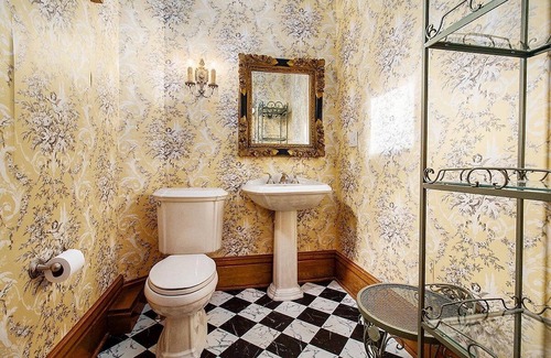 Manistee Bed & Breakfast | The Chandelier Bed & Breakfast ROOM#3