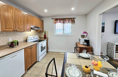 Bradford House | Beautiful & Central 3 BR home in Bradford
