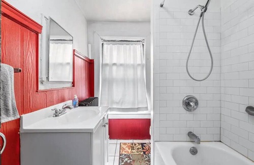 Central Northside House | Cozy Row House+ Walk to Stadium+ Close to Downtown