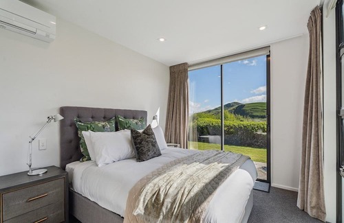 Lake Hayes House | Hawthorne House - Lake Views