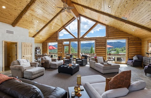 Castle Glen Estates House | Panoramic views, Lake and Mountains. Hot tub, Playground, Firepit, Game room.