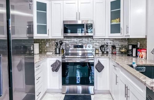 Rural Estates Apartment | 3 Bedroom 767048 by Houzlet