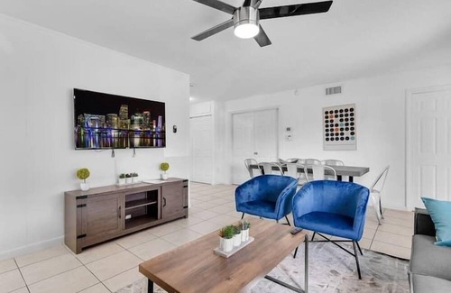Driftwood Apartment | 4 Bedroom 729080 by Houzlet