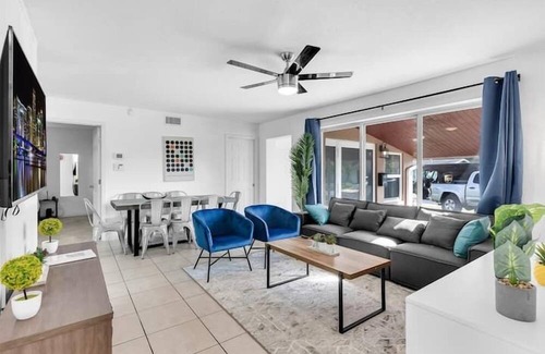 Driftwood Apartment | 4 Bedroom 729080 by Houzlet