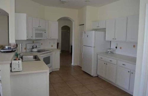 Gifford Apartment | 3 Bedroom 738008 by Houzlet