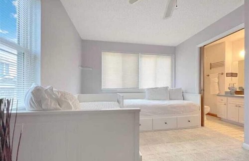 Sand Key Apartment | 2 Bedroom 728234 by Houzlet