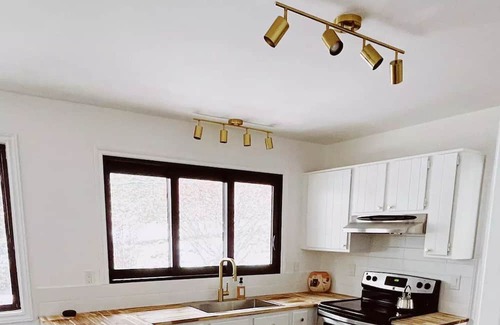 West Kelowna Estates House | West Coast Mid-Century Modern