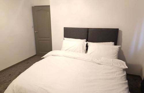 Oldbury House | Walker Lodge, located in a serene environment. Rooms are equipped and cosy.