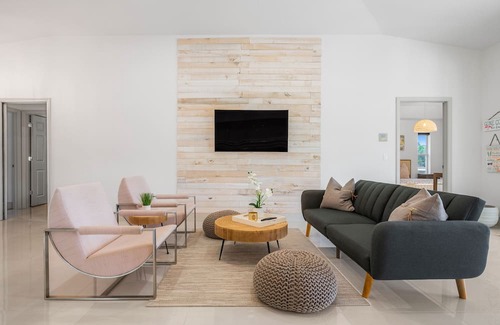 Rotonda Lakes House | Contemporary Single-Family Home Located in Rotonda Lakes.20min to Boca Grande!