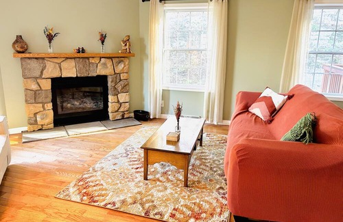 Town of Lloyd House | Cozy mountain getaway in the Hudson Valley