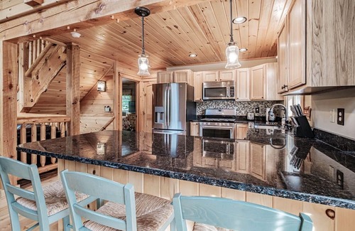 Greenwood Ski Chalet | Luxury Woodland Retreat with both lake/ski slope access, Yr home away from home