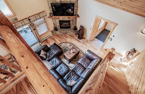Greenwood Ski Chalet | Luxury Woodland Retreat with both lake/ski slope access, Yr home away from home