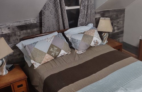South Lethbridge House | Waggin' Inn ~ Pet friendly stay!