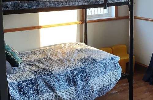South Lethbridge House | Waggin' Inn ~ Pet friendly stay!