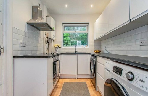 Bolton Apartment | Newly refurbished, commuter friendly, fast WiFi