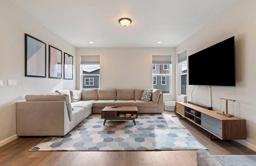 Cimarron Hills House | Hunter Jumper Hideaway! Sleeps 8 close to COS Airport! Family Friendly