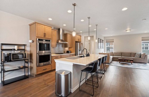 Cimarron Hills House | Hunter Jumper Hideaway! Sleeps 8 close to COS Airport! Family Friendly