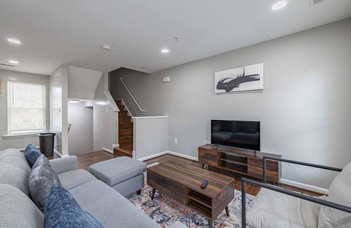 Navy Yard House | Gorgeous Central and Spacious 3 BR Rare DC Townhome
