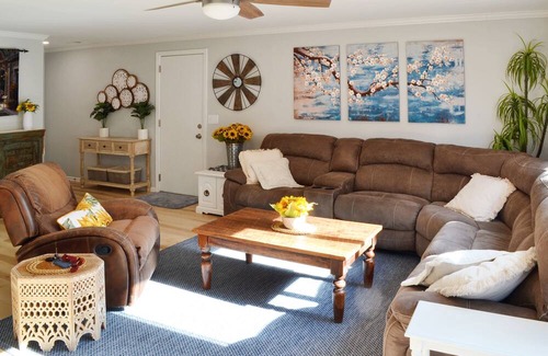 Fort Wayne House | Cozy Open Concept Renovated Townhome