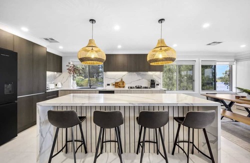 Erowal Bay House | Sunset Waterfront with 3pm Checkout