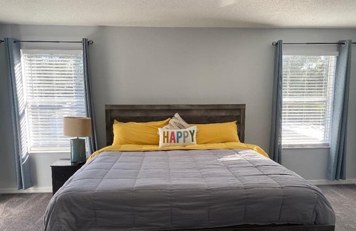 Legacy Park House | BEAUTIFUL 4 BEDROOM HOME 10min FROM DISNEY W/ HEATED SPA