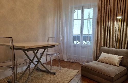Necker Apartment | Bright, clean 2-room flat in a former mansion on a beautiful avenue in the 7th