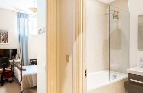 North Richmond House | Perfect Richmond Super Host. Three Private Rooms.