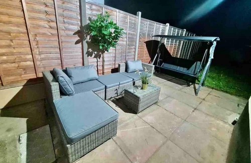 Selhurst House | Stunning 3-Bed House in Croydon
