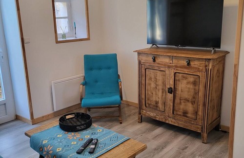 Tauves Apartment | Location Saisonnière La Berbère Dans le Bourg de Tauves