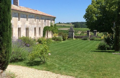 Bellevigne House | LA Coudraie Gîte 11 Personnes au Milieu des Vignes