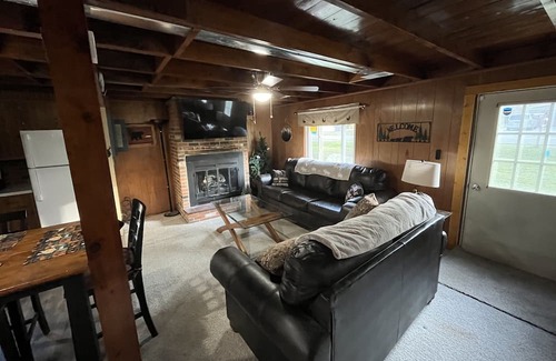 Houghton Lake Cabin | Cozy cabin great for vacationers, hunters/fishers, snowmobilers/ORVers!
