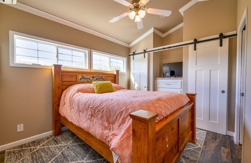 Robert Lee Cabin | Escape to Tranquility: Unwind and Embrace Nature at our Hillside Cabin